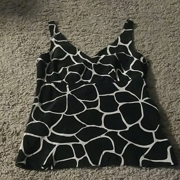 Ann Taylor Tops - Ann Taylor Printed Black/White Tank 6 NWT